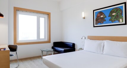 Red Fox by Lemon Tree Hotels, Sector 60, Gurugram Room Type - Business Room