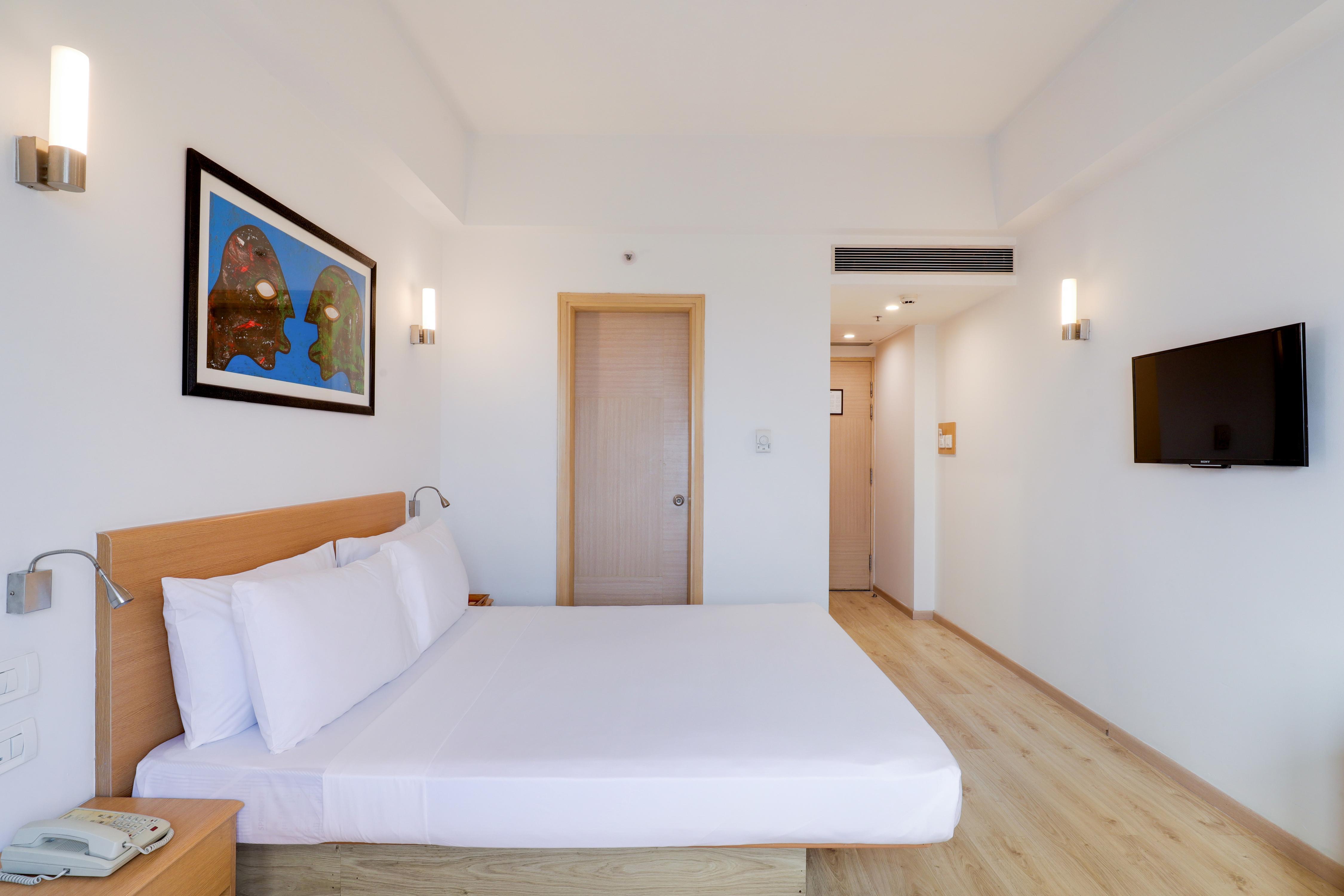 Red Fox by Lemon Tree Hotels, Sector 60, Gurugram - Tap to explore photos