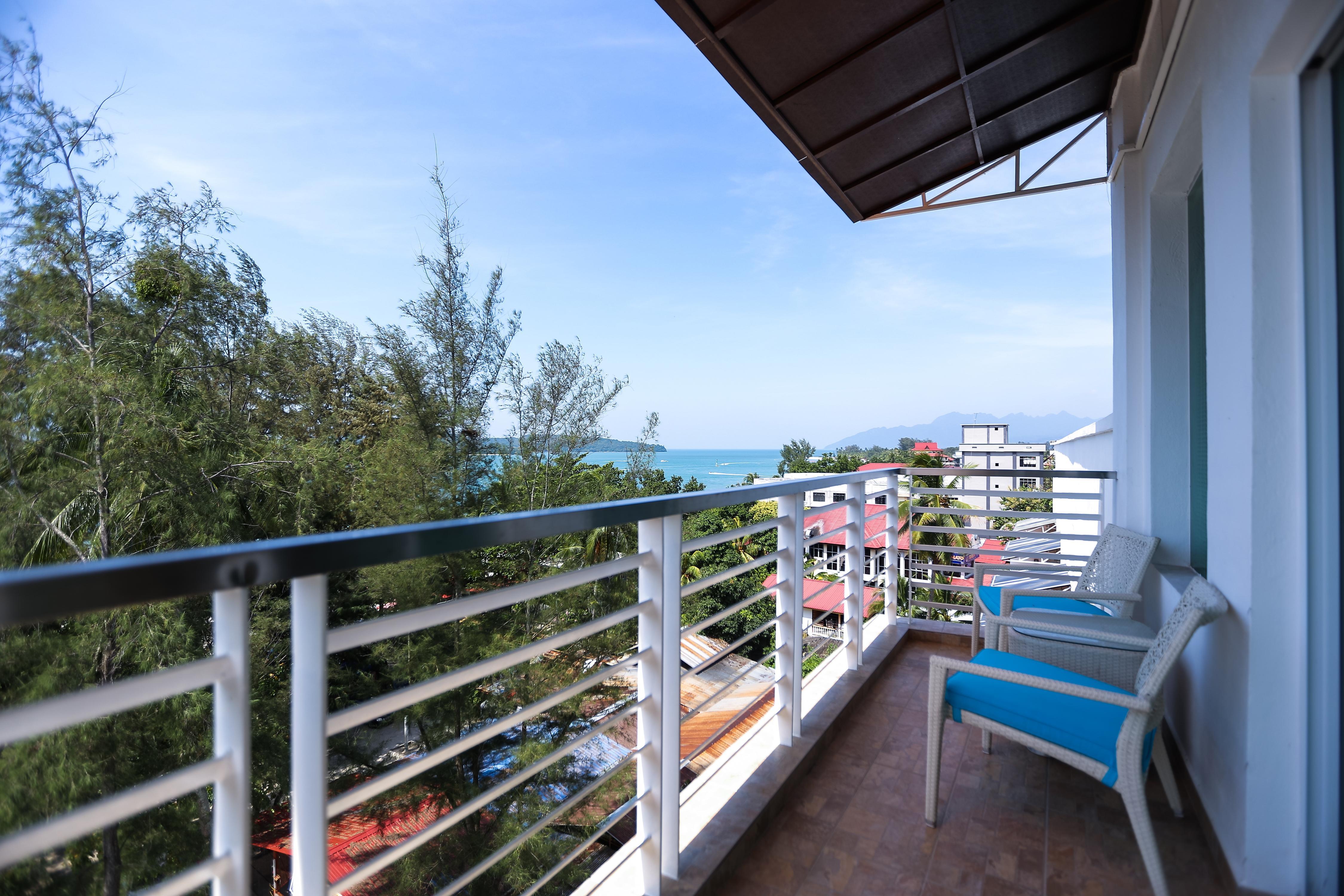 Cenang Plaza Beach Hotel - Tap to explore photos