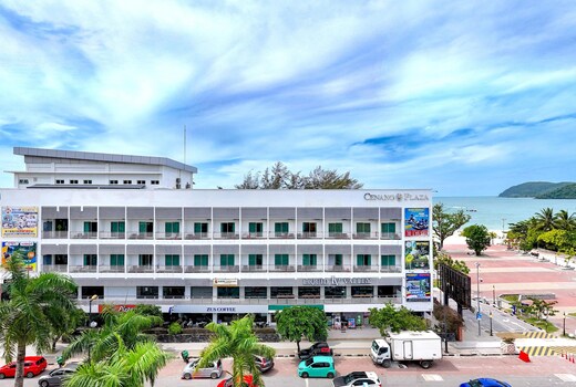 Cenang Plaza Beach Hotel