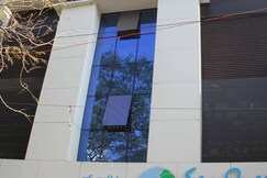 Sea Queen Residency (800 Meters from US Consulate)