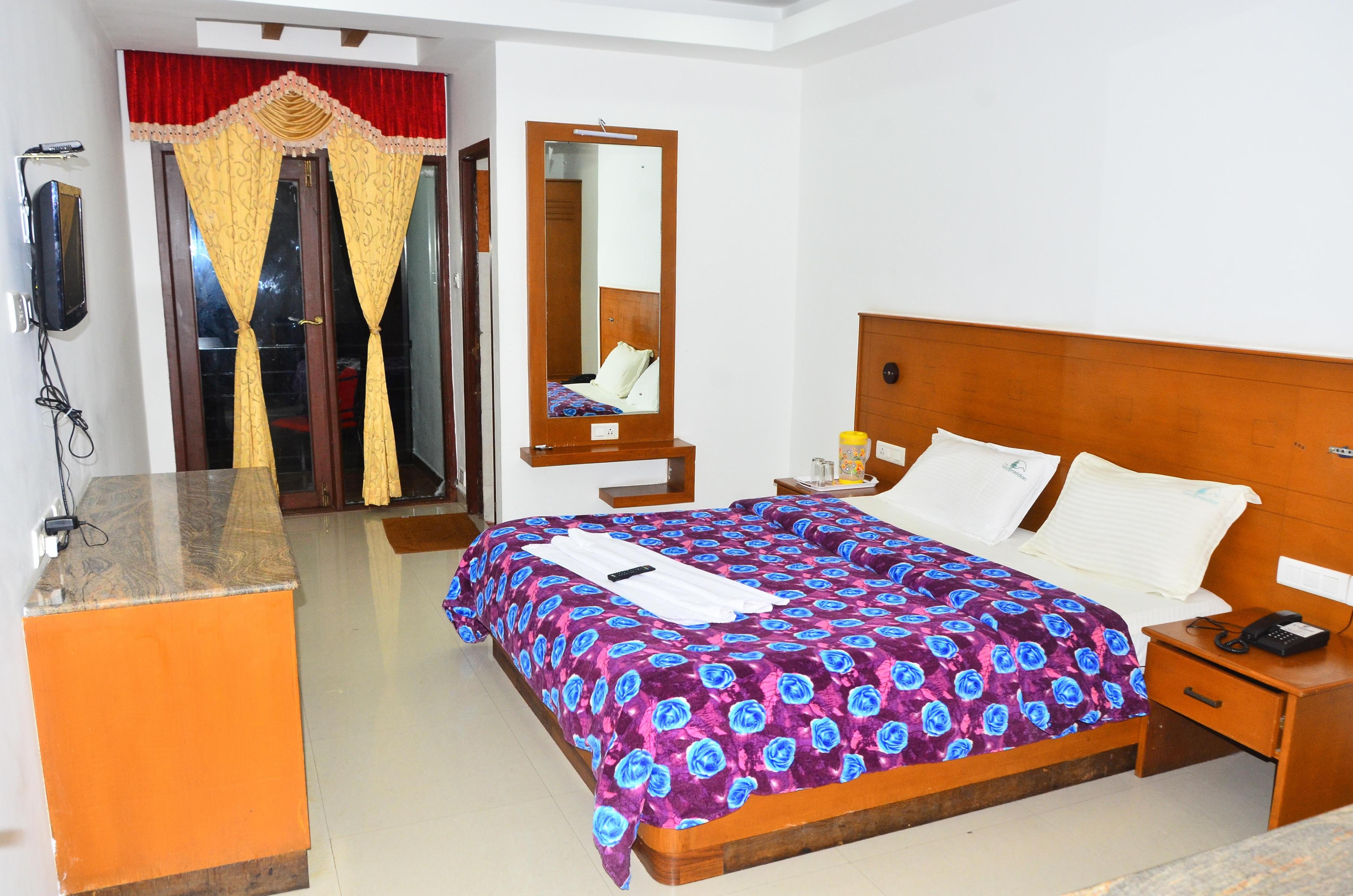 HOTEL KURUNJI MERIDIAN - Tap to explore photos