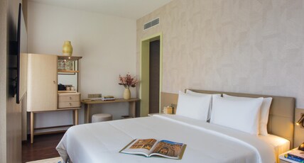 DLF CLUB 4 Room Type - Superior Room