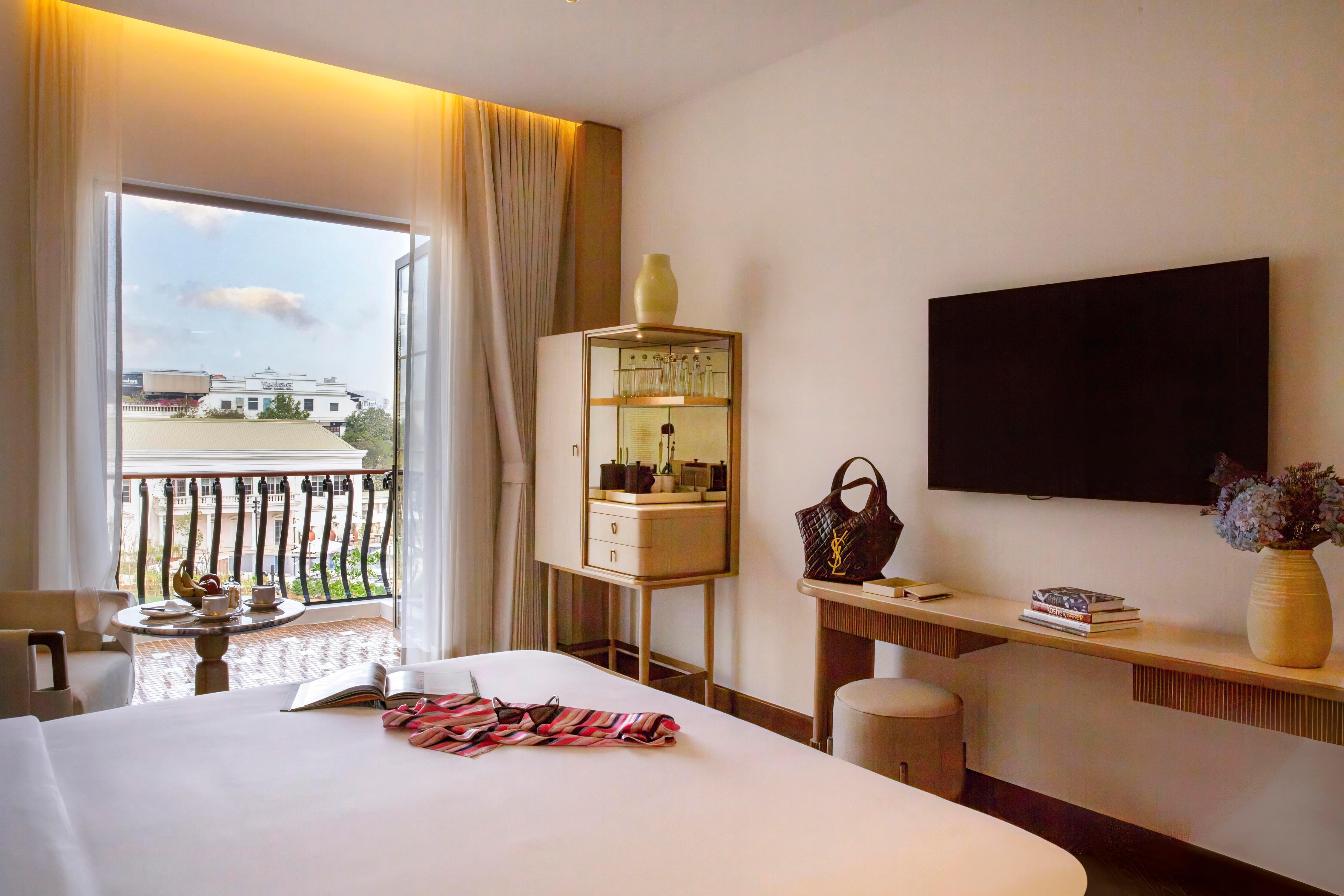 DLF CLUB 4 Room Type - Premium Twin Room With Balcony
