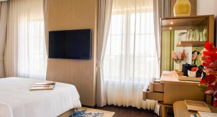 DLF CLUB 4 - Galleria Market Room Type - Superior Room