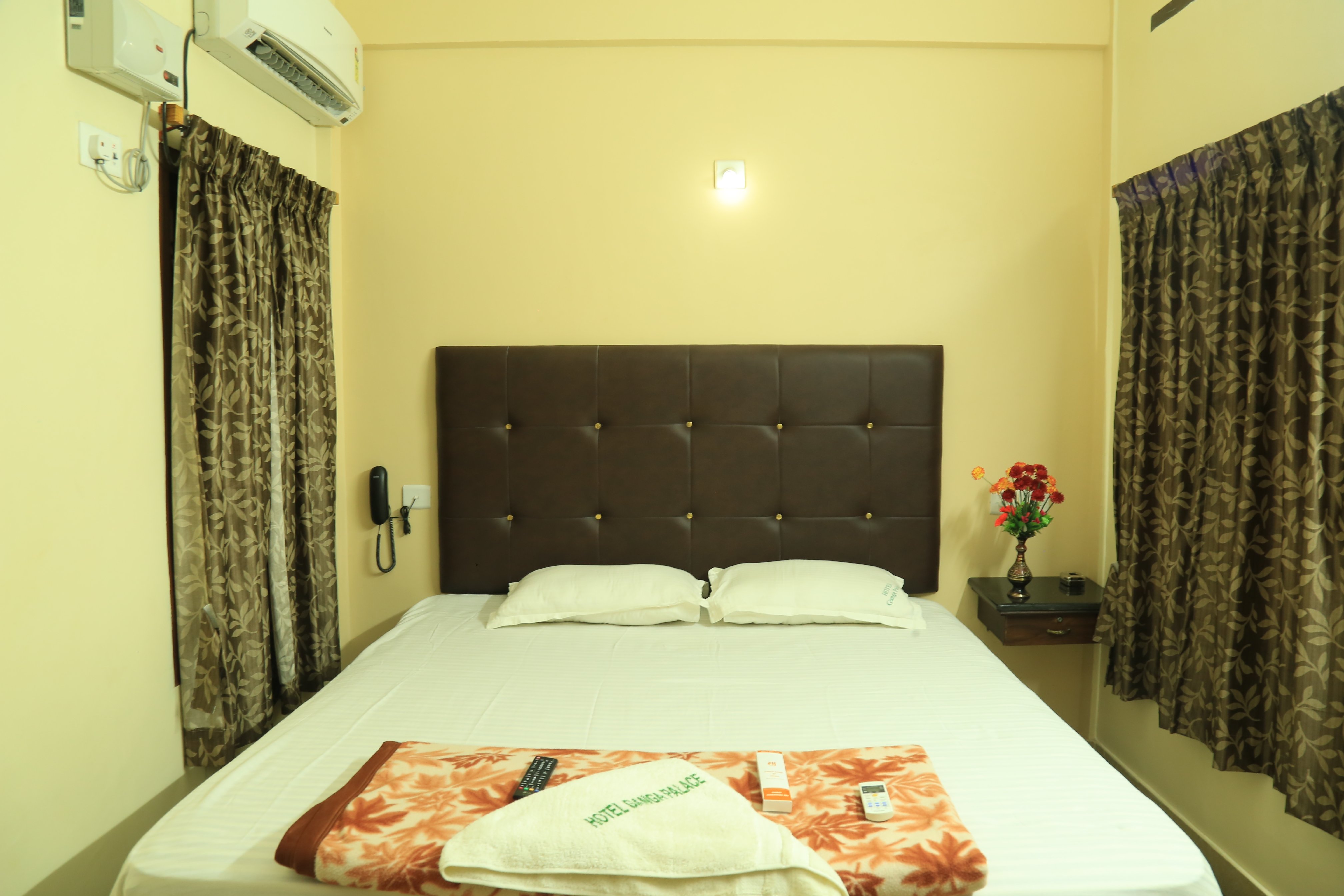 Hotel Ganga Lodge - Tap to explore photos