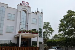 Hotel Silver Leaf