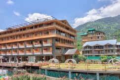 Snow Flakes Resort And Spa Centrally Heated Luxury Resort