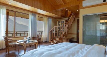 Snow Flakes Resort And Spa Centrally Heated Luxury Resort Room Type - Luxury Duplex Room (with Jacuzzi and Private Balcony) Snow Flakes Resort And Spa Centrally Heated Luxury Resort Room Type - Luxury Duplex Room (with Jacuzzi and Private Balcony)