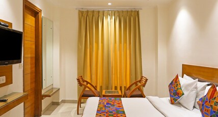 Hotel DMC 1 Room Type - Deluxe King Bed Room With Free Wifi