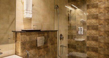 Hotel DMC 1 Room Type - Family Room With Two King Bed With One Way Airport Transfer