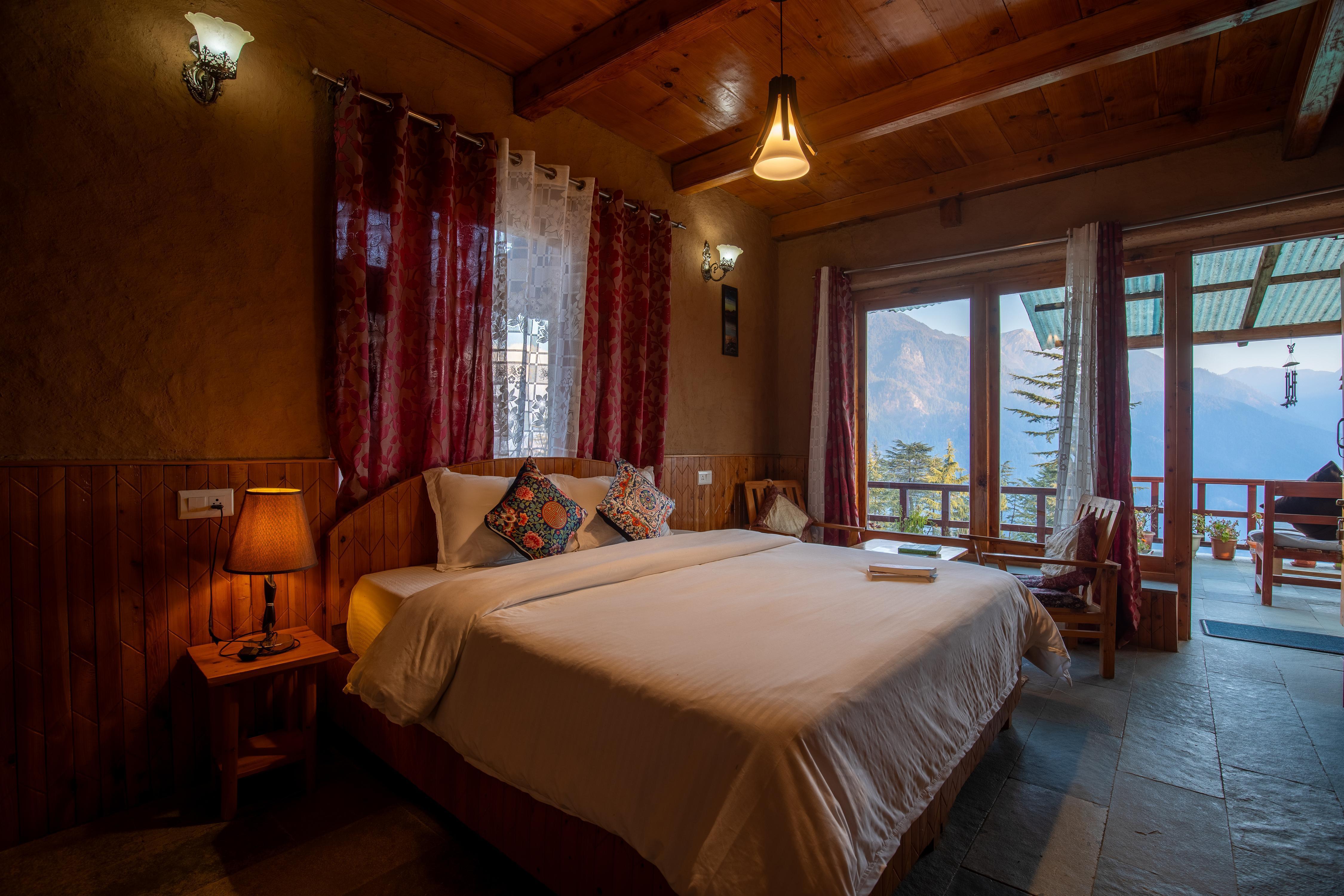 Ishan Log Hut Room Type - Super Deluxe Bed Room With balcony And Snow Capped Thirthan Range Mountain Ishan Log Hut Room Type - Super Deluxe Bed Room With balcony And Snow Capped Thirthan Range Mountain