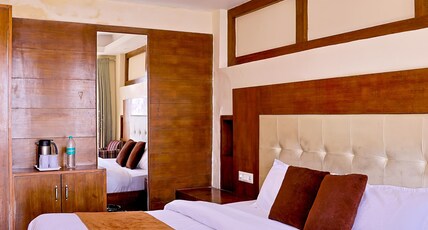 Hotel Samrat | On Mall Road Room Type - Deluxe Room With valley view