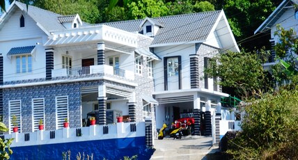 Thekkekara Budget Rooms Room Type - Two- Bedroom Apartment with View And Balcony ( First Floor-Family )