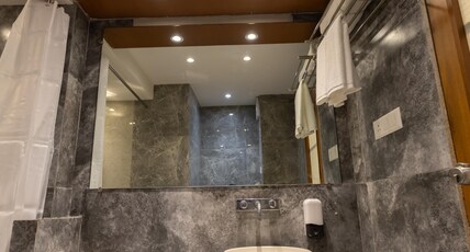Pride Biznotel Alkapuri Room Type - Executive Room (Refresh and Rejuvenating View) Pride Biznotel Alkapuri Room Type - Executive Room (Refresh and Rejuvenating View)