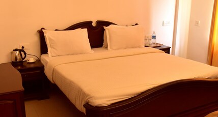 vyshak international Room Type - Deluxe Room Non A/C vyshak international Room Type - Deluxe Room Non A/C