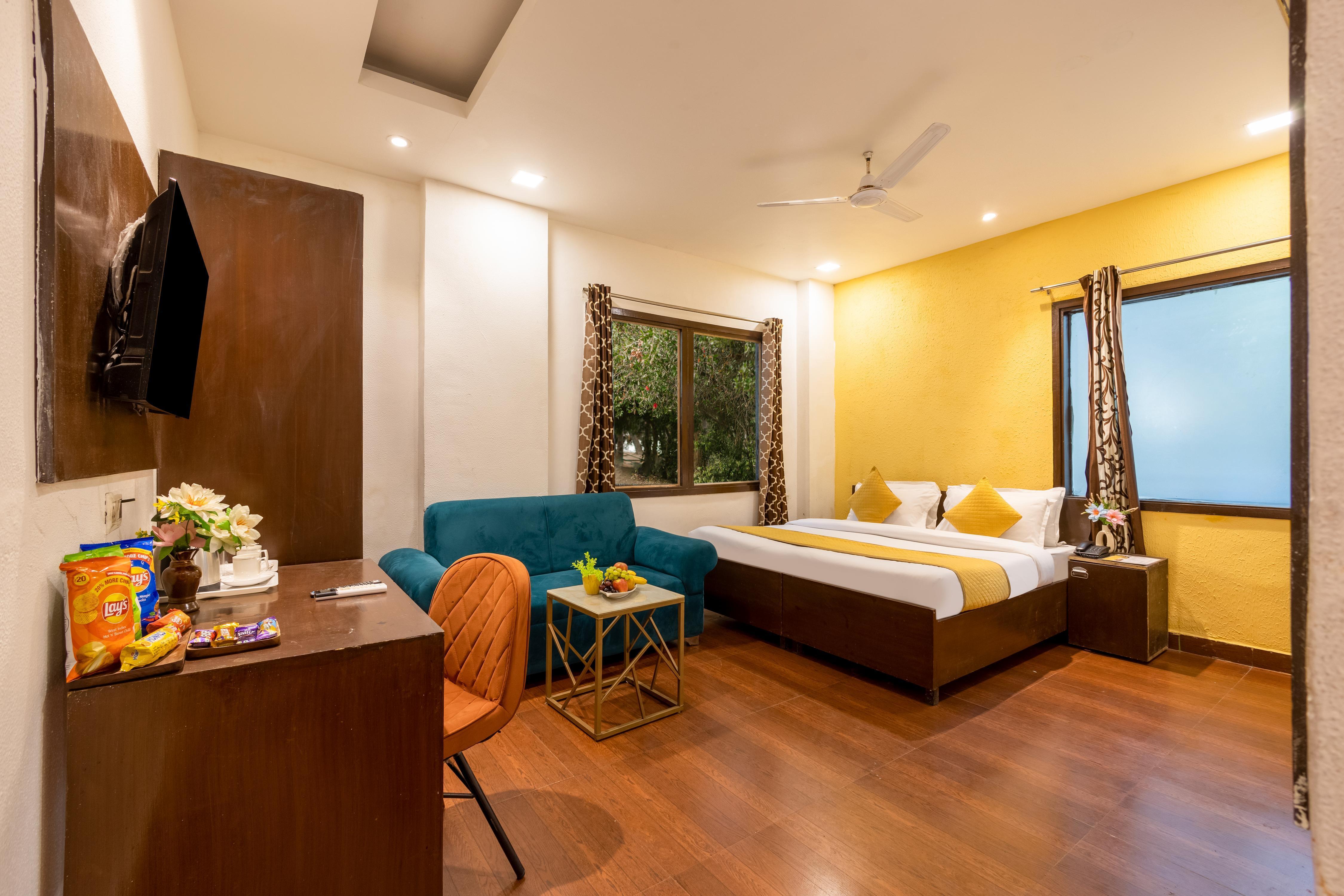 SBS Hotel Underbridge Maharani Bagh Room Type - Luxury Room