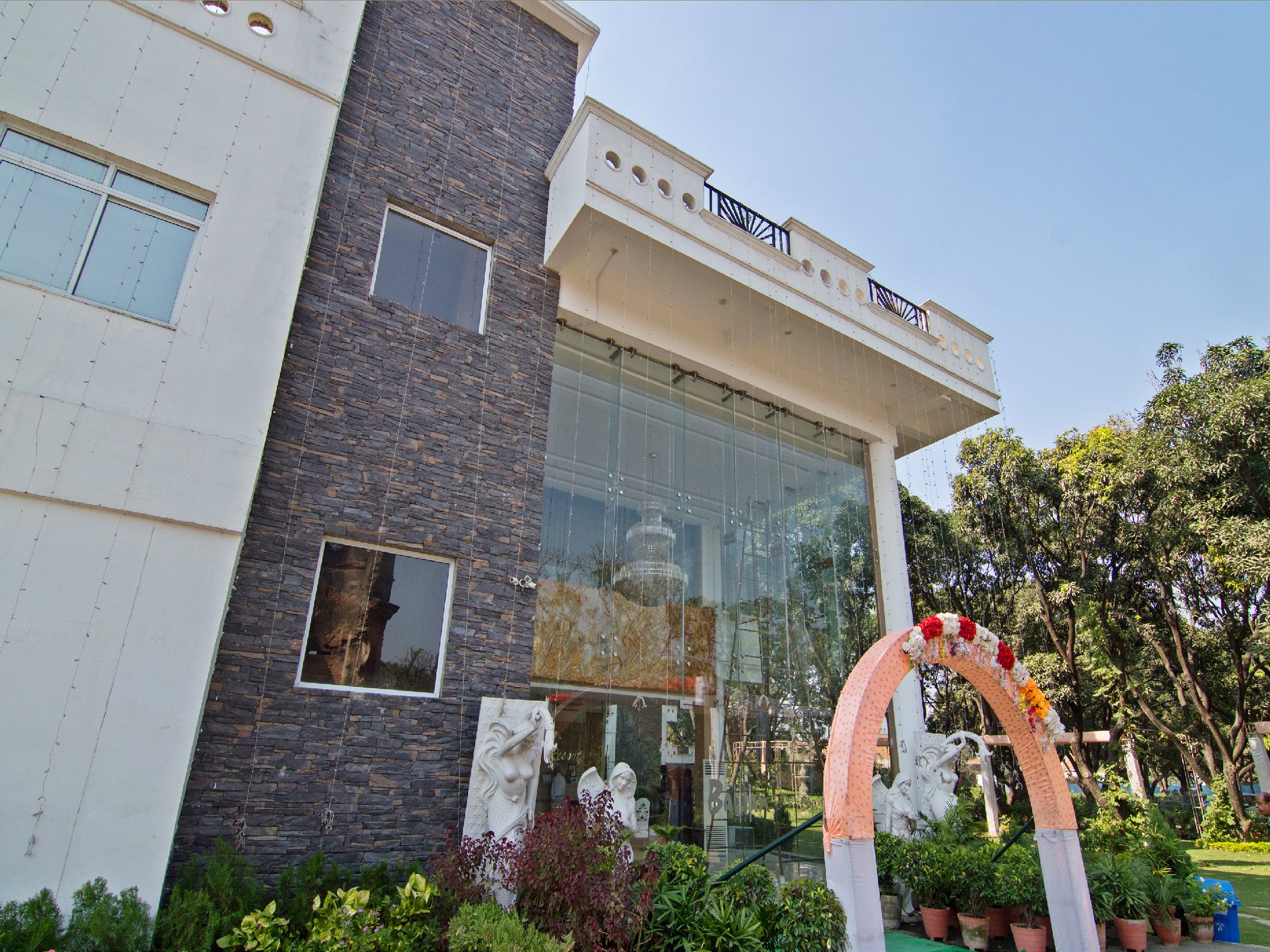 Babian Imperial Heritage Resort - Tap to explore photos