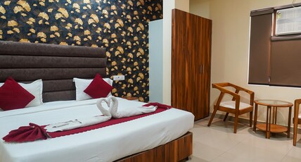 Hotel Roshan Room Type - Deluxe Room AC