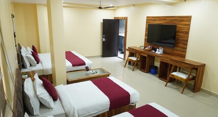 Hotel Roshan - 3 Min Walk To Godowliya. Room Type - Family Premium Room
