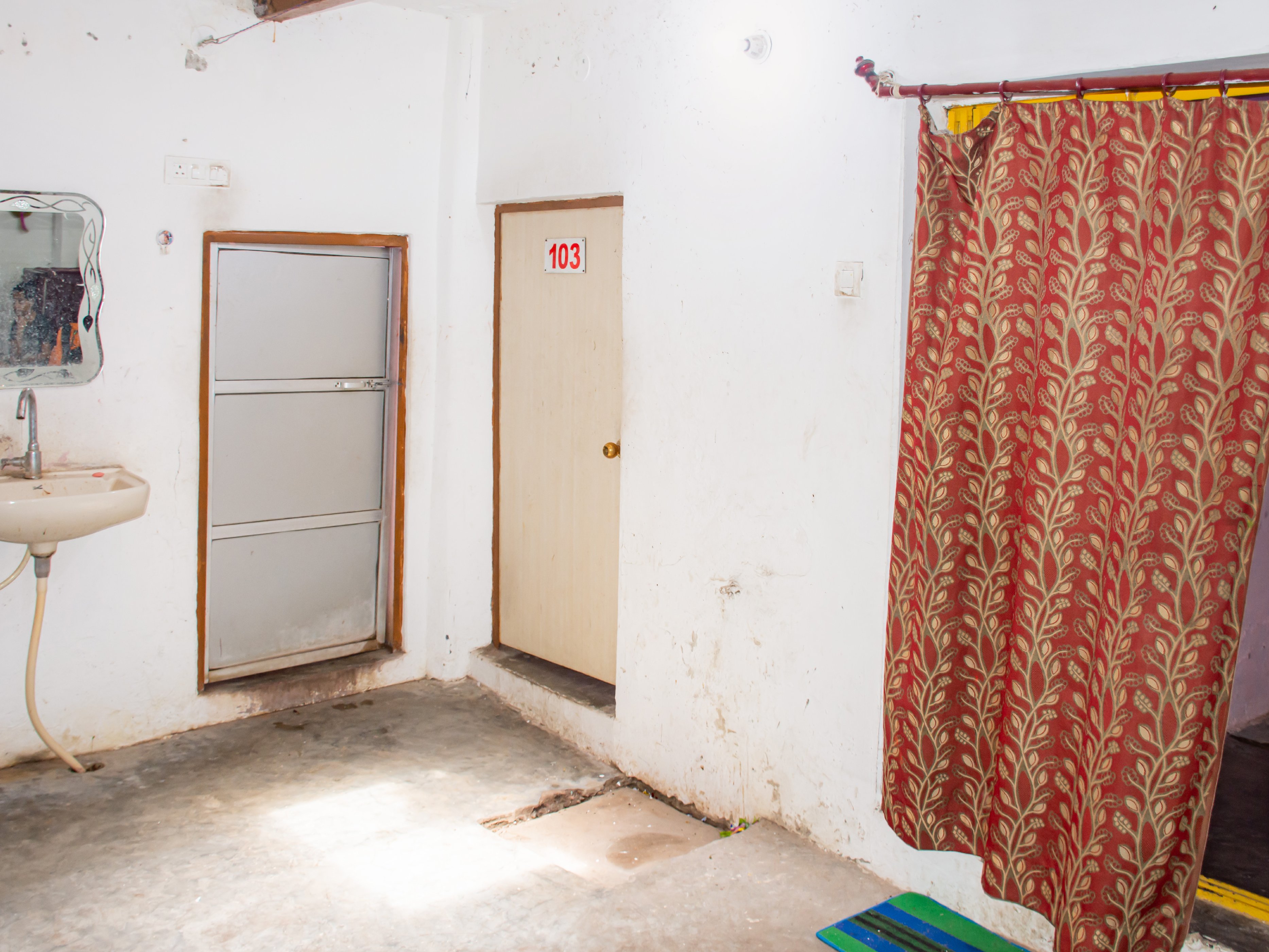 Vishwanath Paying Guest House - Tap to explore photos