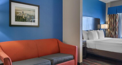 Best Western Plus Tech Medical Center Inn Room Type - Accessible - Suite 1 King Bed, Mobility Accessible, Communication Assistance, Bathtub, Sofabed, Wi-F Best Western Plus Tech Medical Center Inn Room Type - Accessible - Suite 1 King Bed, Mobility Accessible, Communication Assistance, Bathtub, Sofabed, Wi-F