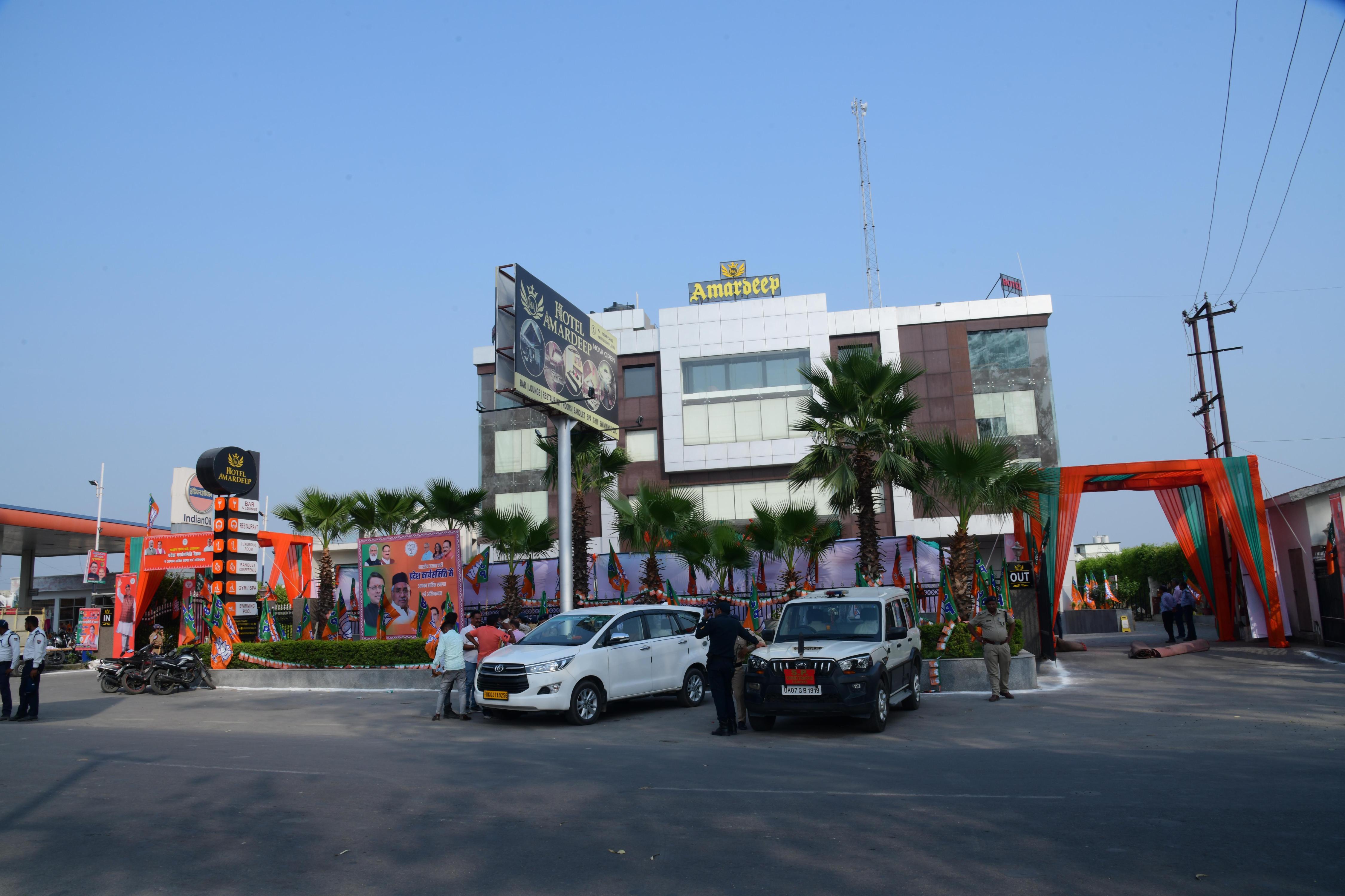 Hotel Amardeep - Tap to explore photos