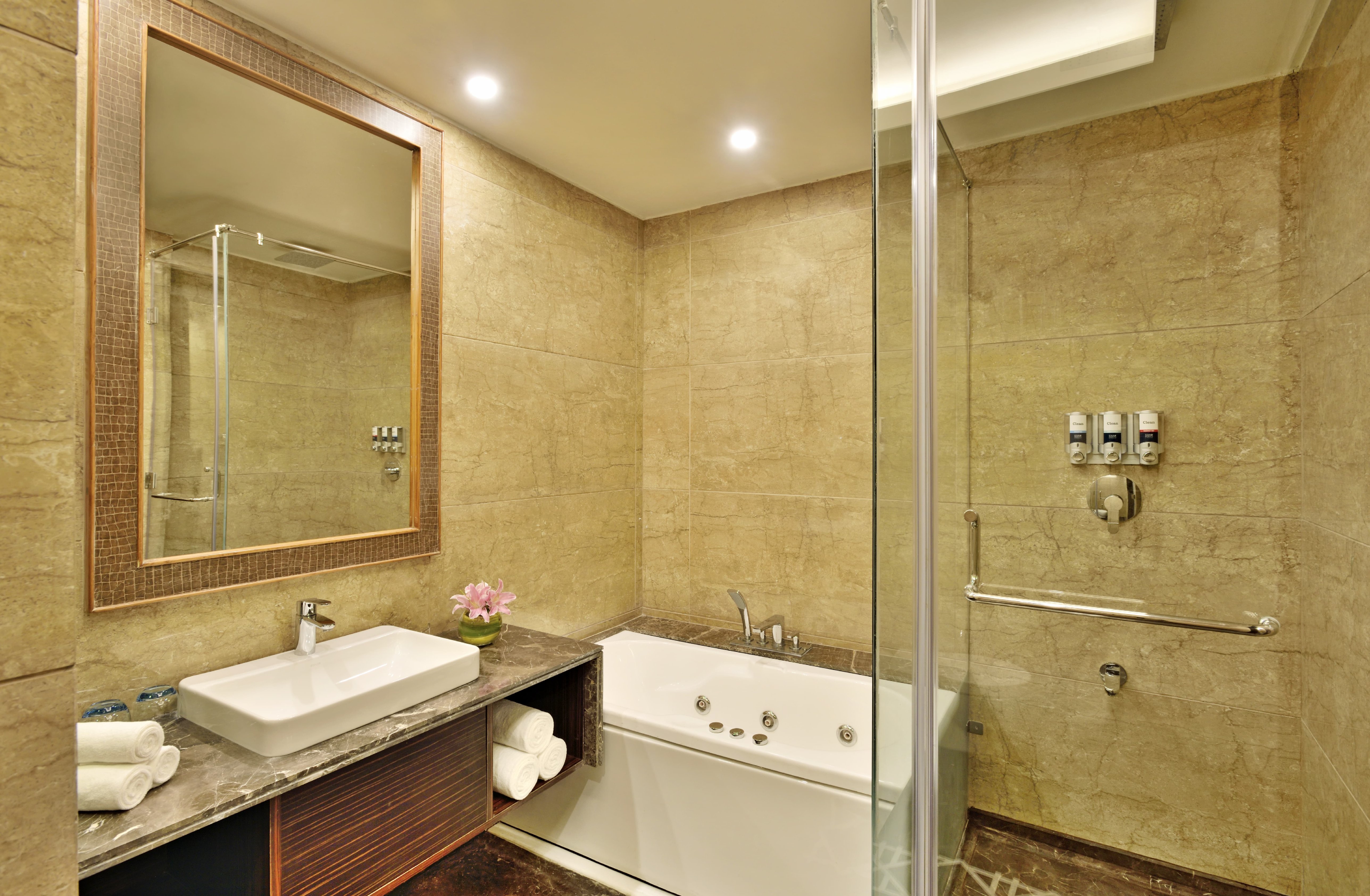 Four Points by Sheraton Srinagar Room Type - Deluxe King with Mountain View