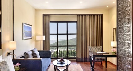 Four Points by Sheraton Srinagar Room Type - Deluxe King with Mountain View Four Points by Sheraton Srinagar Room Type - Deluxe King with Mountain View