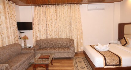 HOTEL DHARAMSHALA PARADISE Room Type - Luxury Room (Mountain and Town View)