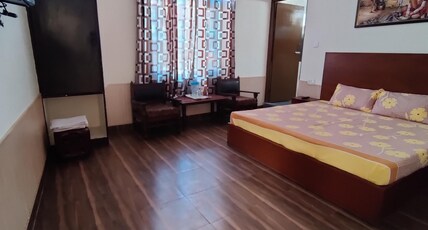 Hotel Alankar Room Type - Deluxe Room with Mountain View
