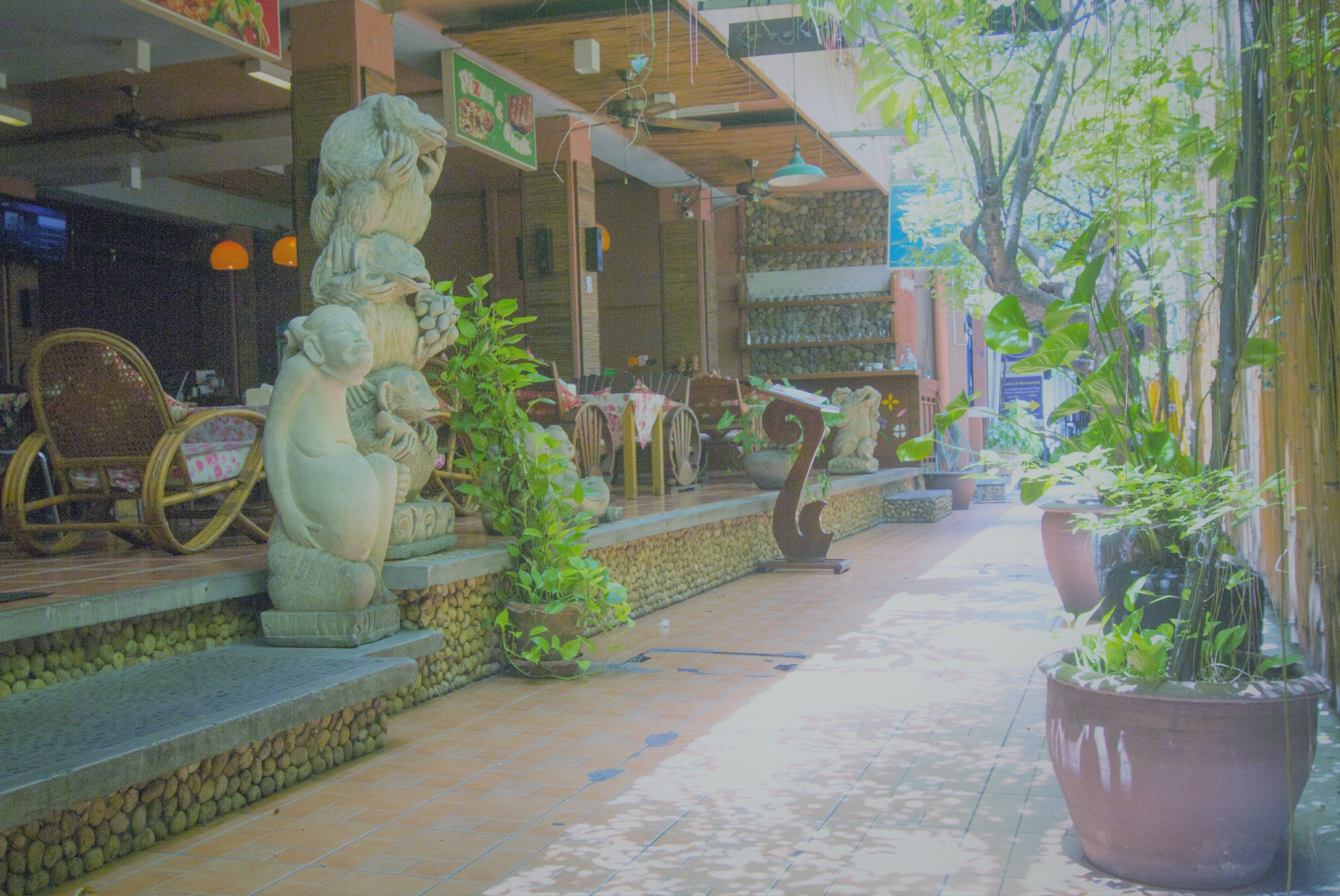 Khaosan Holiday - Tap to explore photos