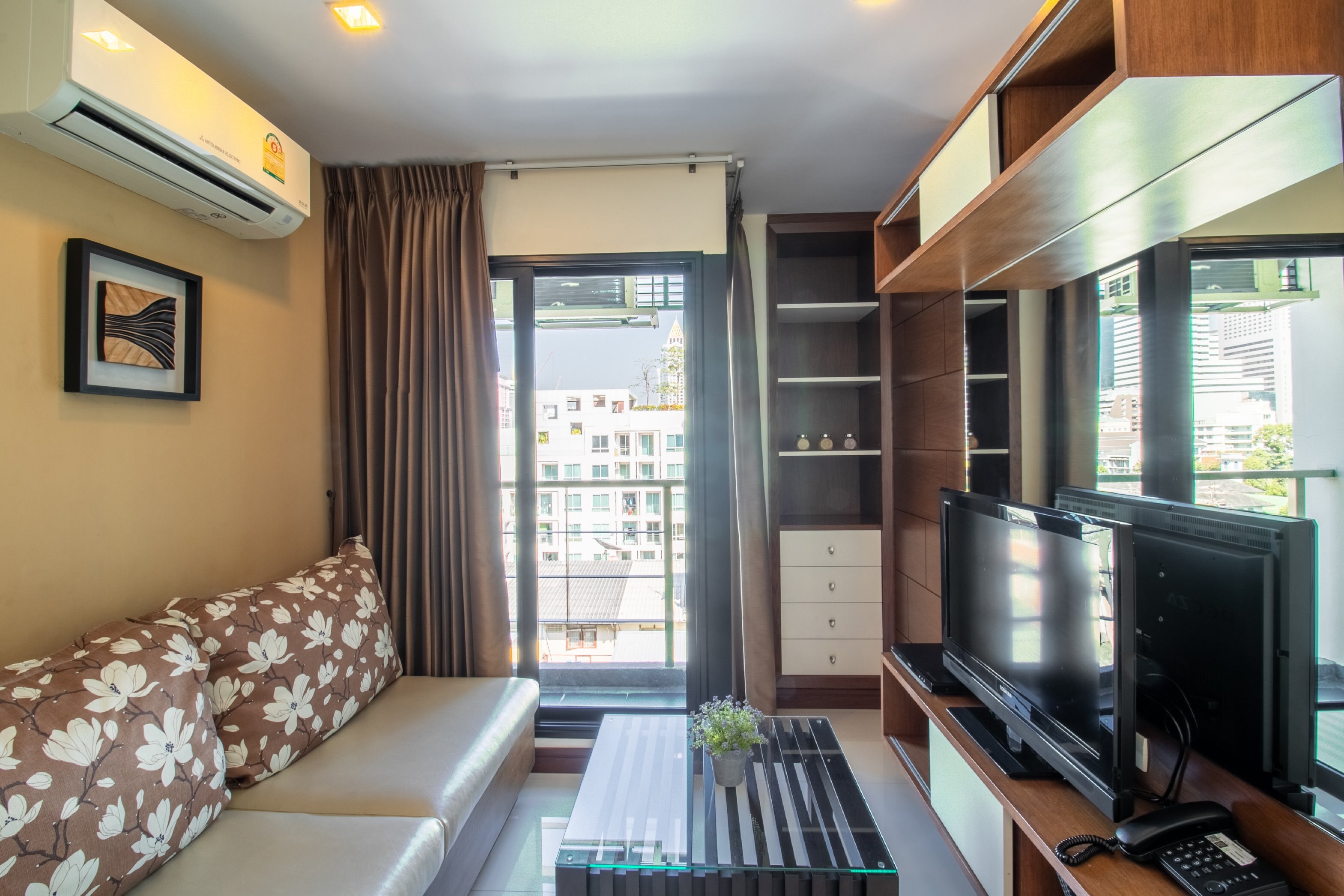 Silom Forest Exclusive Residence - Tap to explore photos