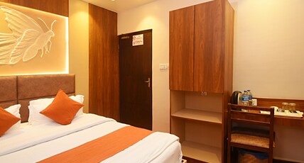 Hotel Mums Home Room Type - Deluxe Queen Room