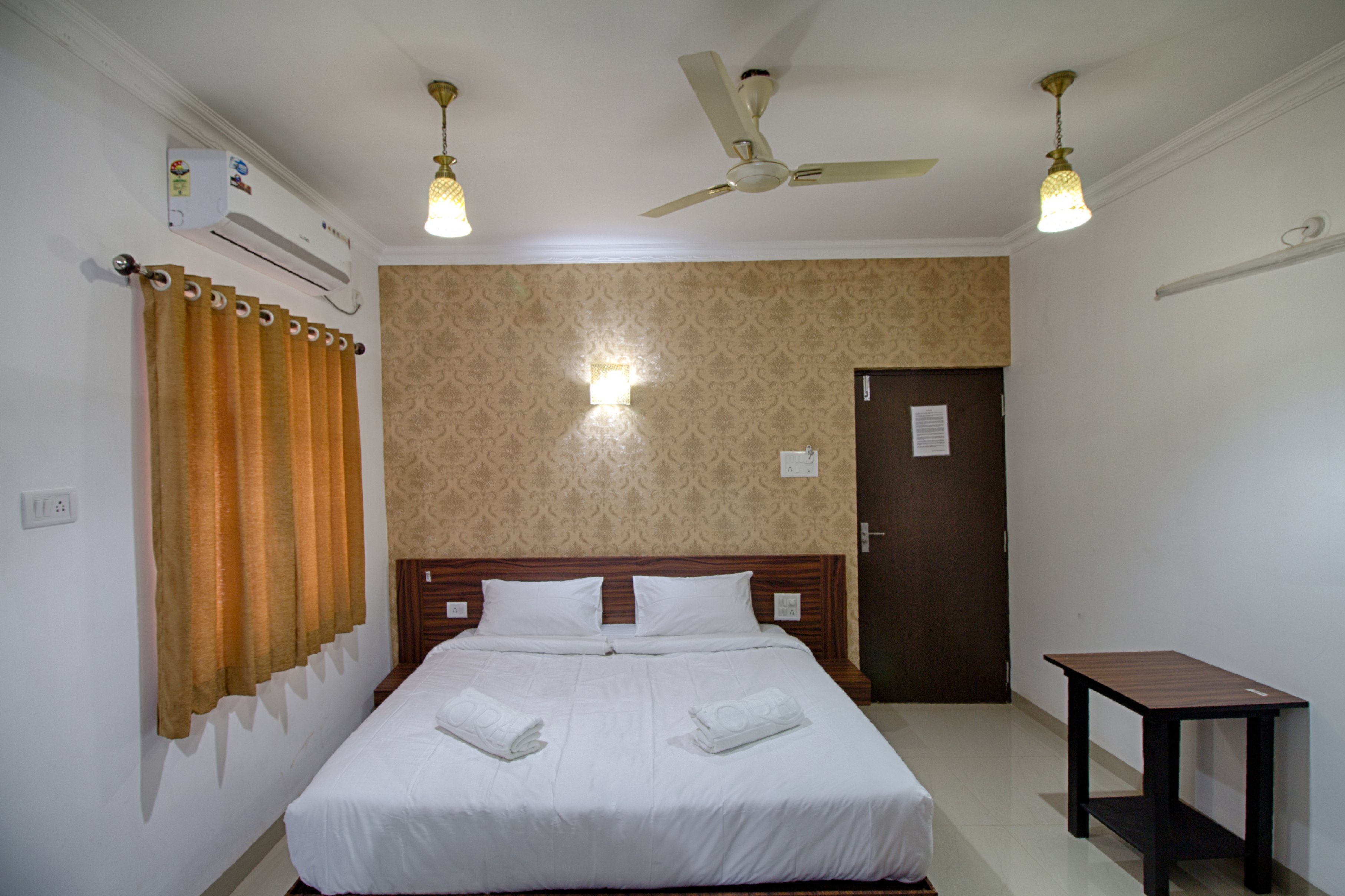 IORA BAGA BEACH - Tap to explore photos