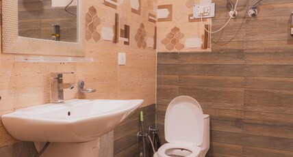 Hotel Morainic Hills, Bhagsu, Mcleodganj Room Type - Premium Room with Balcony