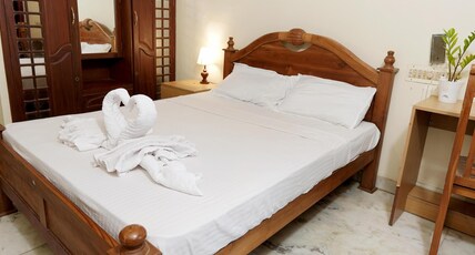 Metropolitan Serviced Villa | 10 min to Kaloor Stadium Room Type - Extra Budgetary AC Room Metropolitan Serviced Villa | 10 min to Kaloor Stadium Room Type - Extra Budgetary AC Room