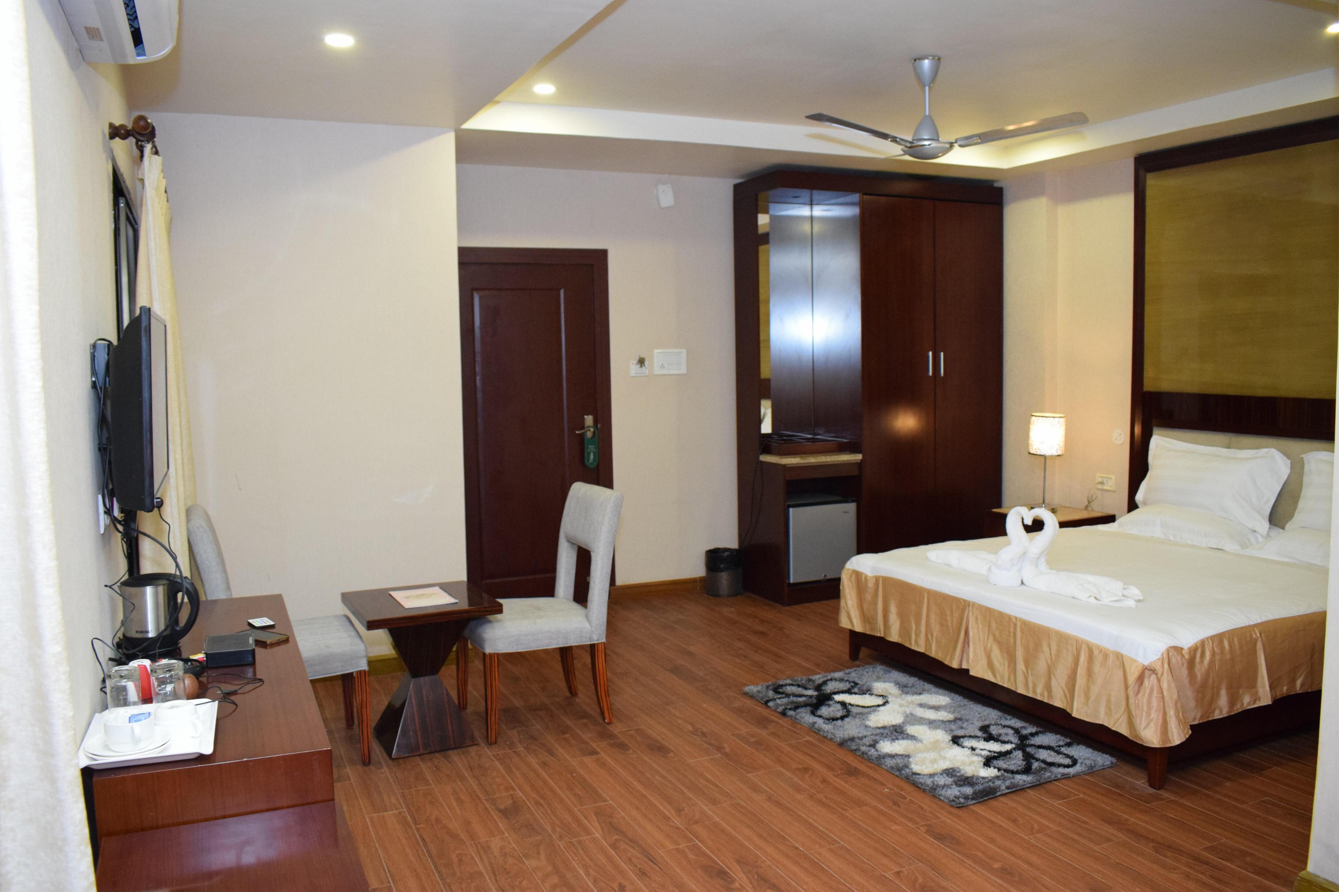 Hotel Grand Palace Room Type - SUPERIOR (King Bed)