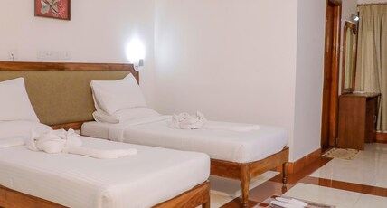 Hotel Golden Anchor Dhamara Room Type - Deluxe Room
