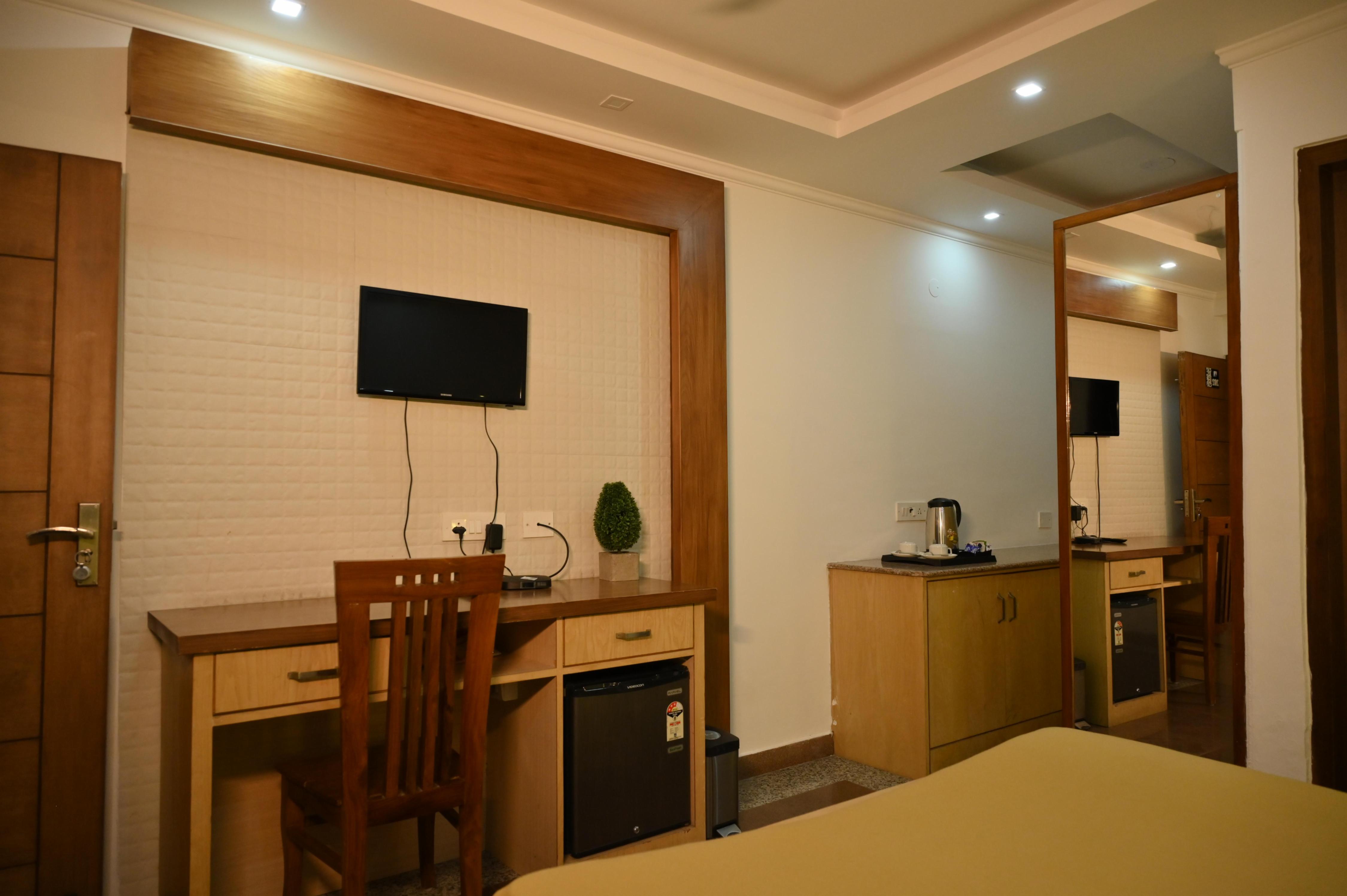 Hotel Dhauladhar Heights - Tap to explore photos