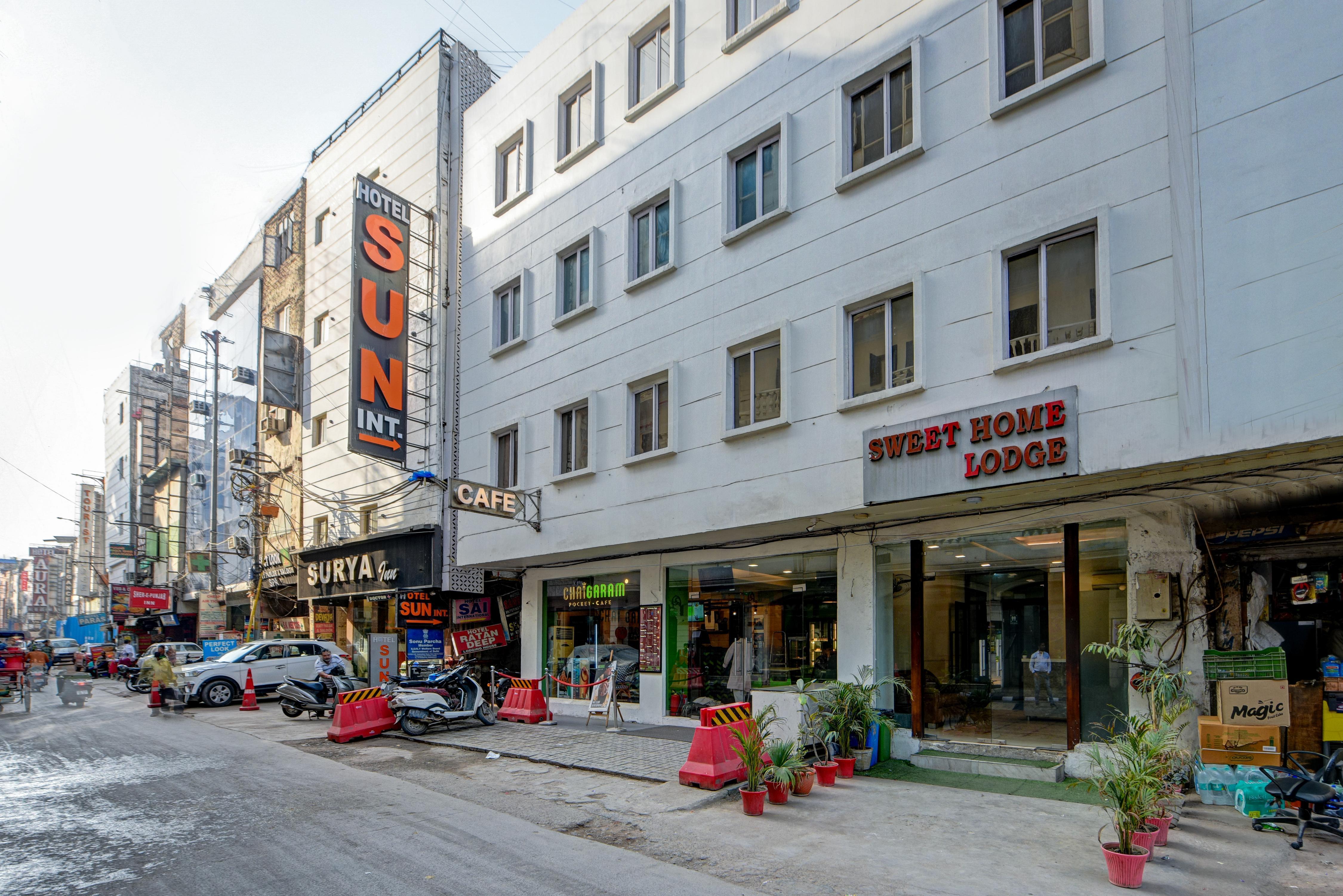 Hotel Sweet Home Lodge  2 min from New Delhi Railway Station