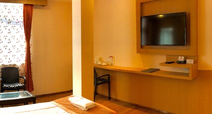 Orange Inn Stay | Rooms & Restaurant Room Type - Deluxe Executive Twin room With Free Wifi
