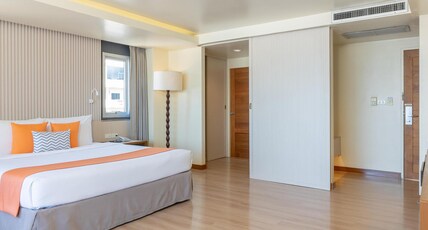 SUNSHINE HOTEL AND RESIDENCES Room Type - Seaview Deluxe Room