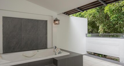 Sunshine Garden Resort Room Type - Deluxe Jacuzzi