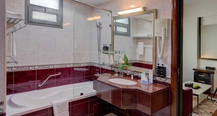 Howard Johnson Plaza by Wyndham, Dubai Deira Room Type - 1 King Bed, Deluxe Room, Non-Smoking