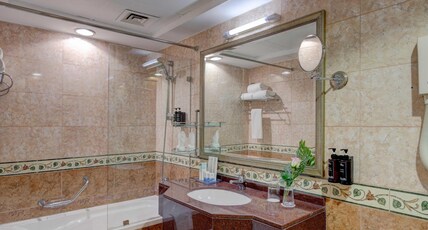 Howard Johnson Plaza by Wyndham, Dubai Deira Room Type - 1 King Bed, Executive Room, Non-Smoking