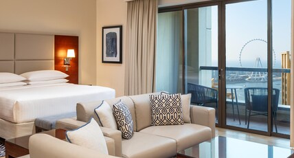 Sheraton The Walk Dubai Room Type - Club Studio, Club lounge access, Larger Studio, Queen