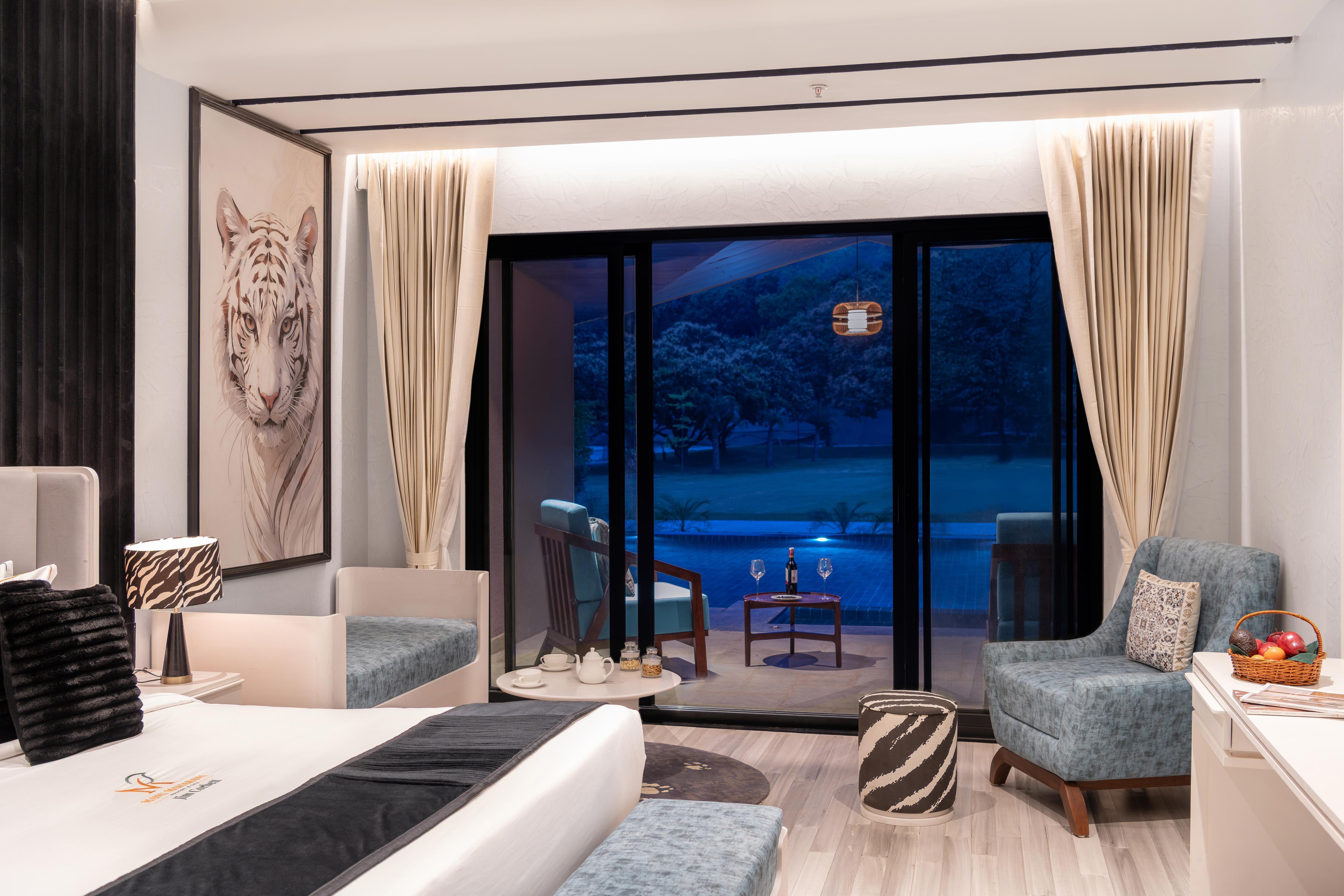Manu Maharani Resort Room Type - Royal Club with Pool Access