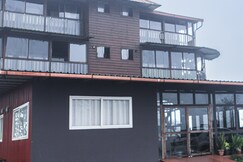 Coorg Treehouse | Mountain-view Rooms