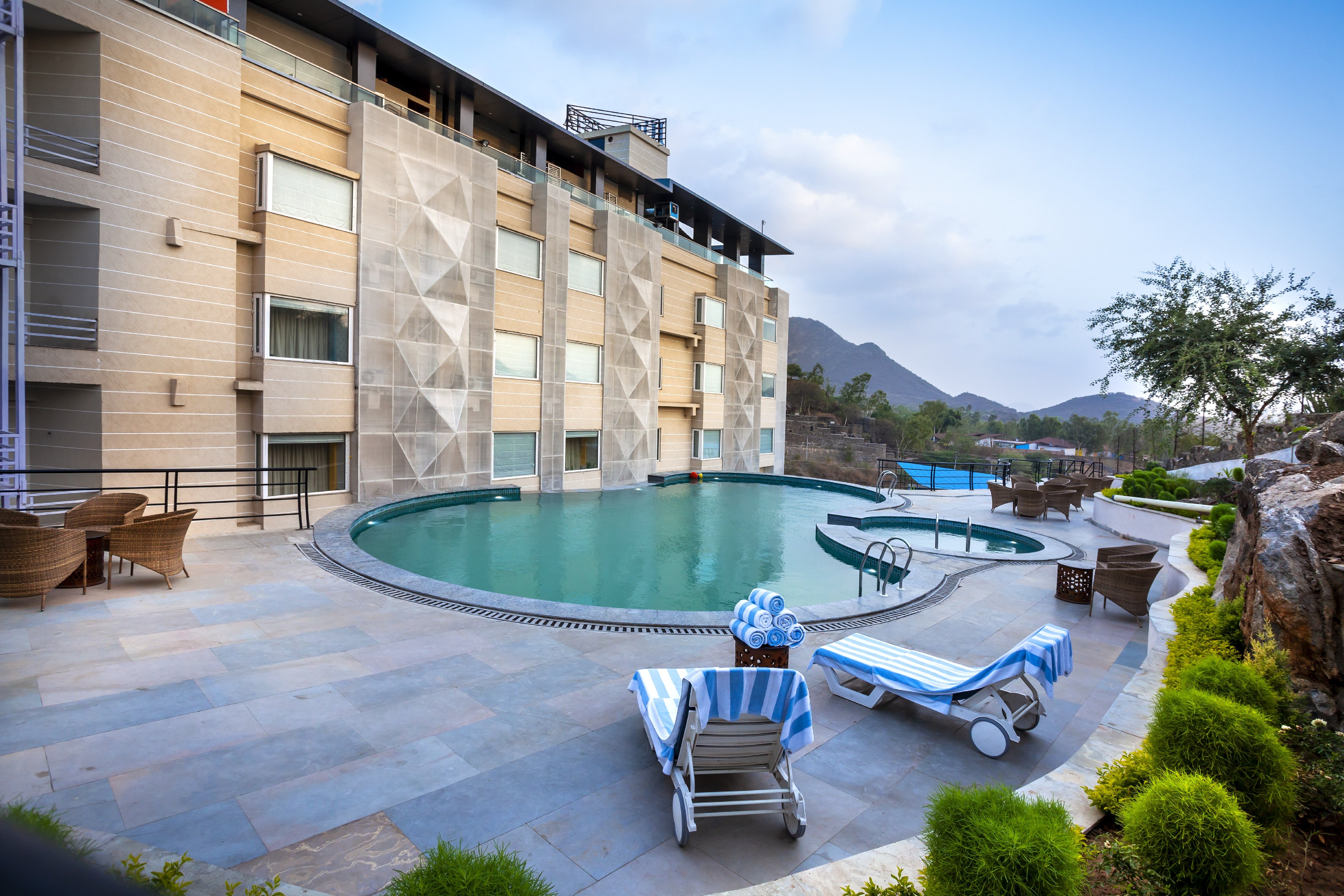 juSTa Luxe Sajjangarh Resort & Spa